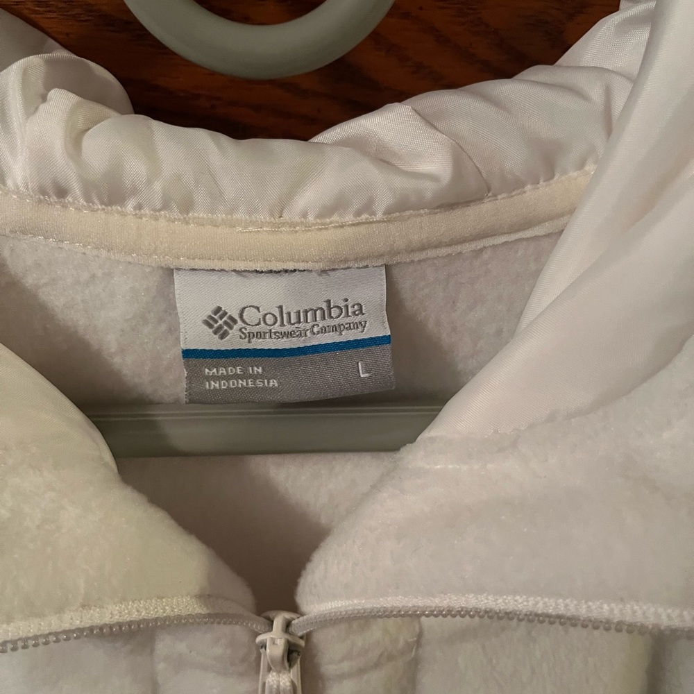 Columbia jacket with hood  size large - Picture 2 of 4